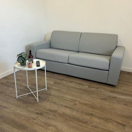 Superbe Studio Meuble Avec Parking Maubeuge Luaran gambar