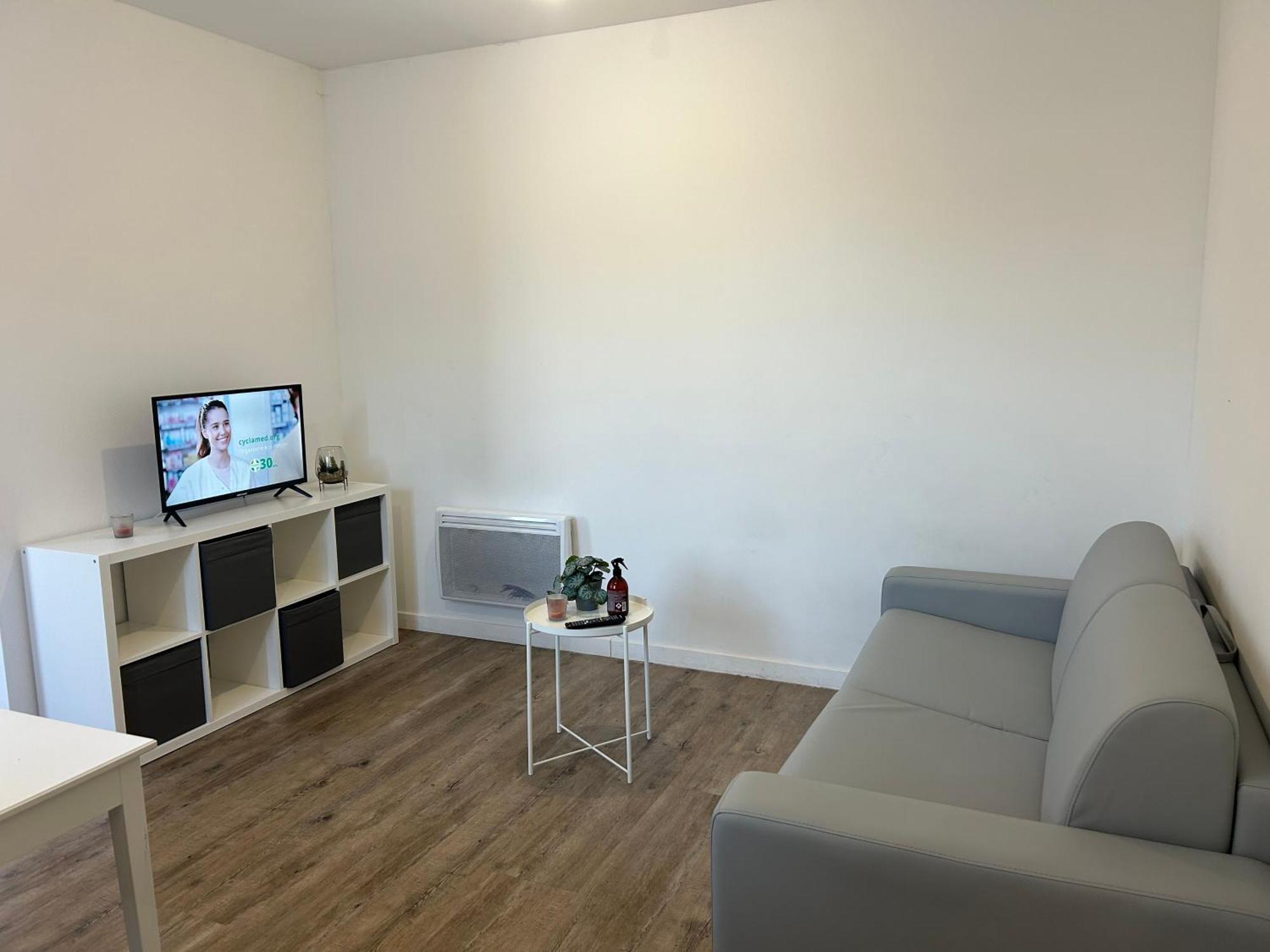 Superbe Studio Meuble Avec Parking Maubeuge Luaran gambar