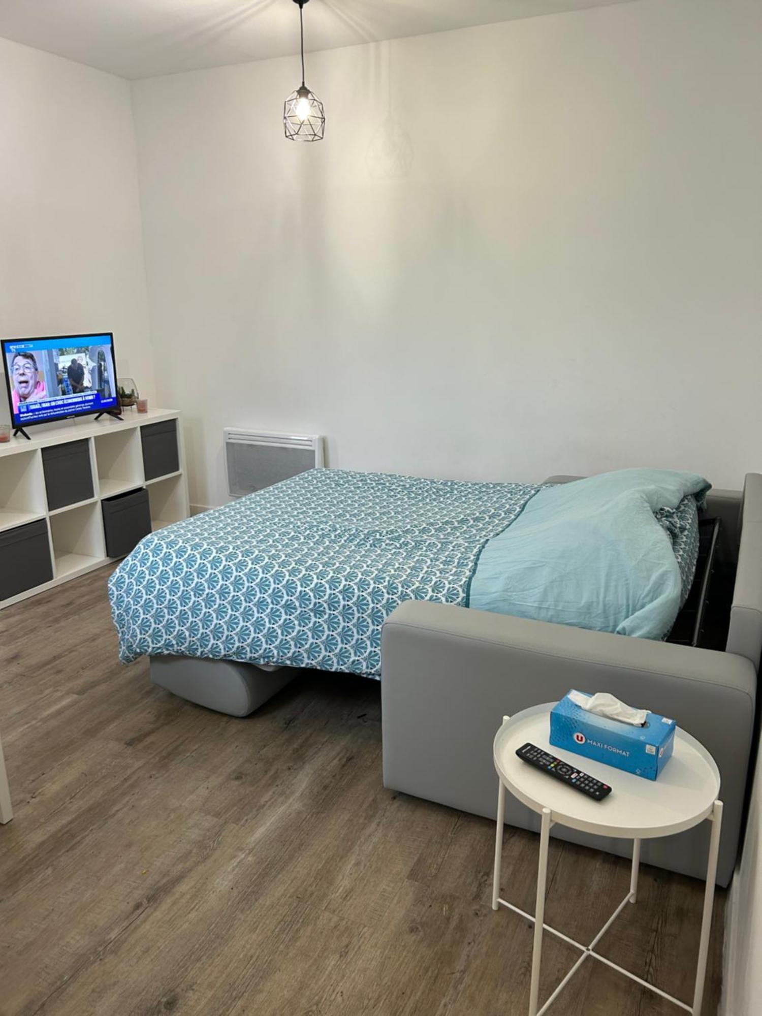 Superbe Studio Meuble Avec Parking Maubeuge Luaran gambar