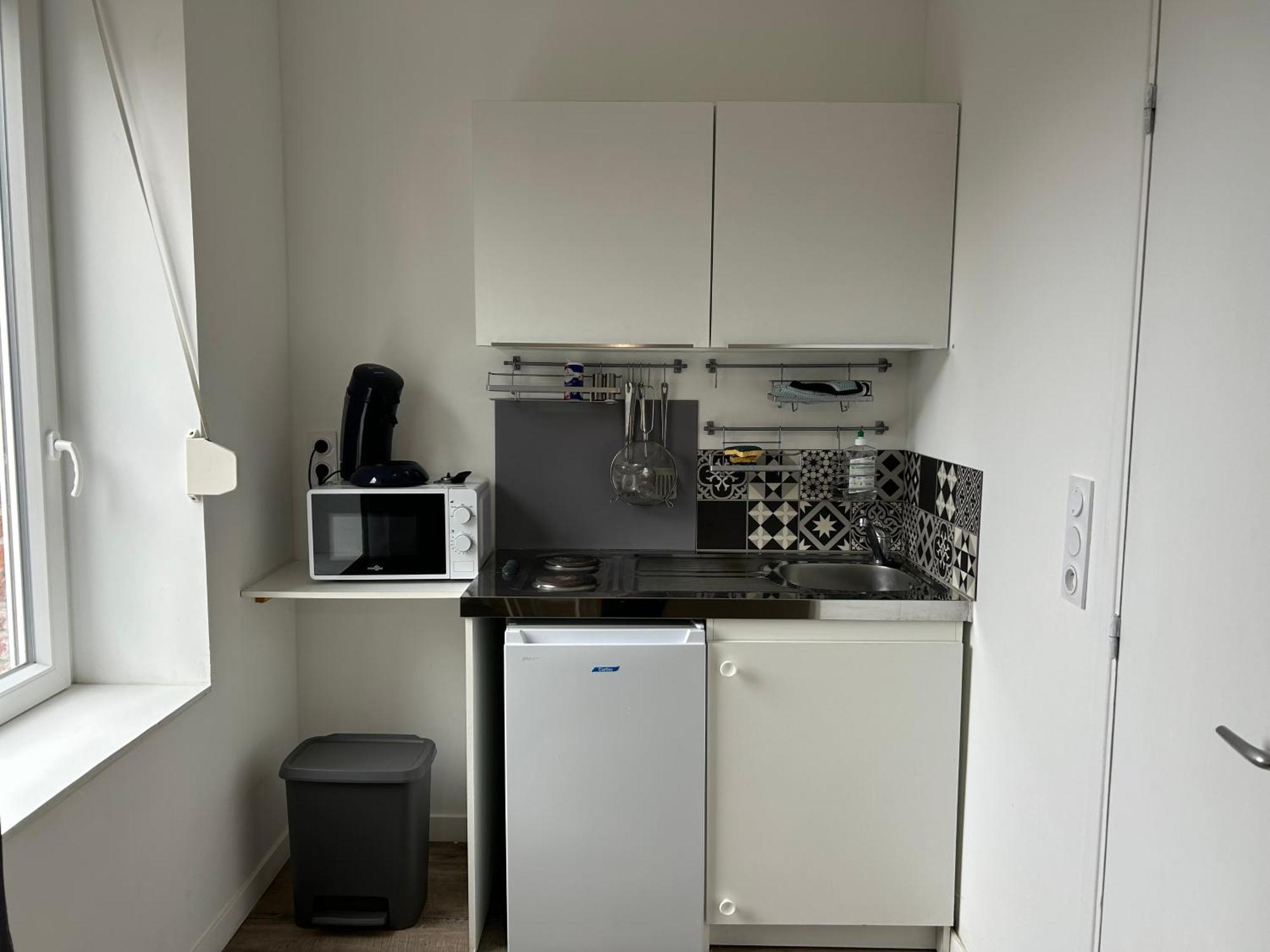 Superbe Studio Meuble Avec Parking Maubeuge Luaran gambar