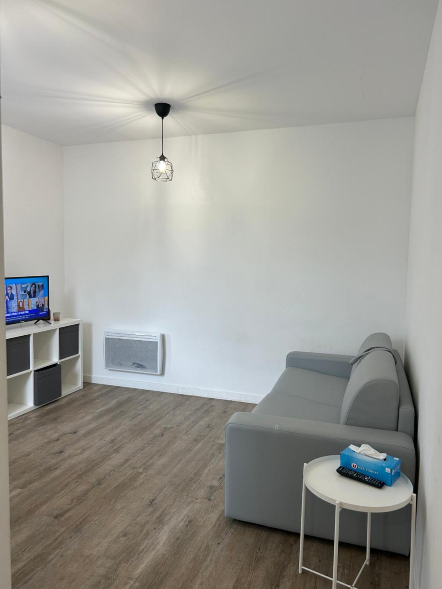 Superbe Studio Meuble Avec Parking Maubeuge Luaran gambar