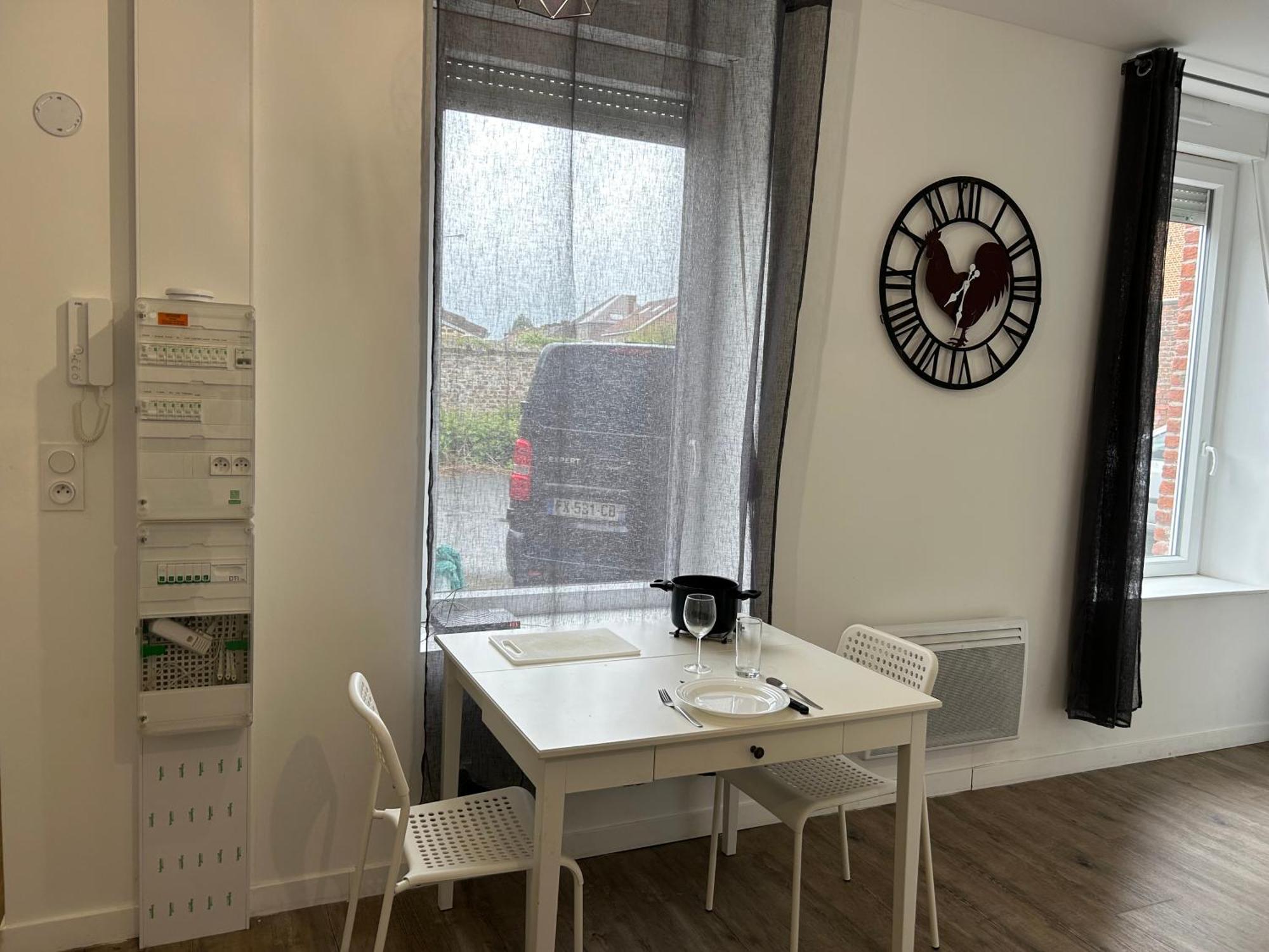 Superbe Studio Meuble Avec Parking Maubeuge Luaran gambar
